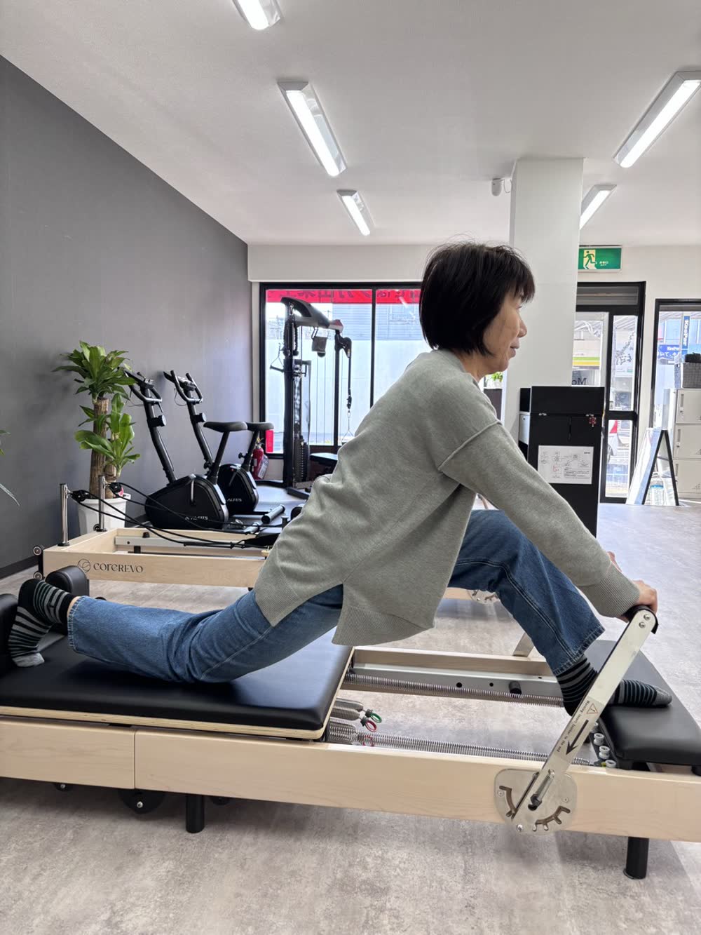 リフォーマーでトレーニングする様子