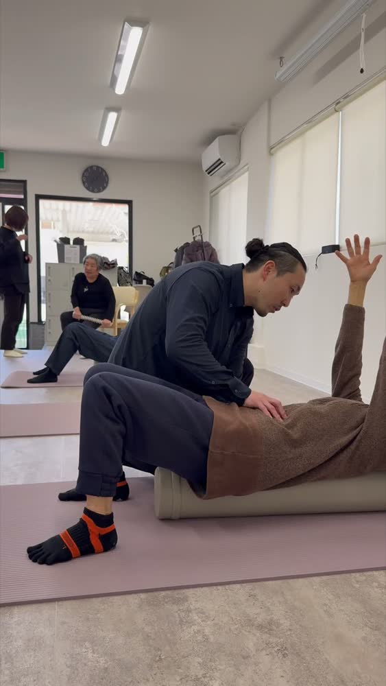 ストレッチポールを使った体操教室の様子